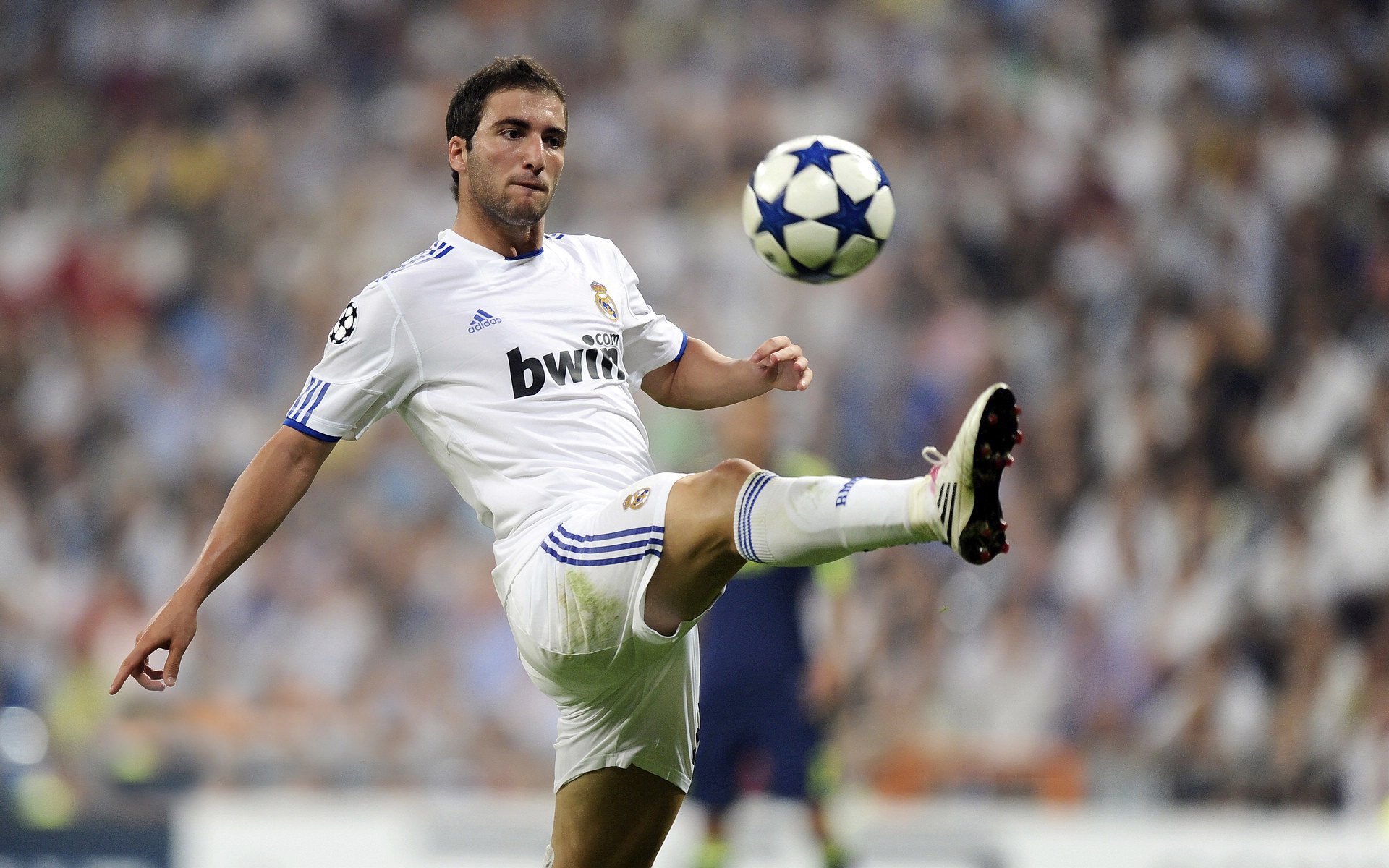 马丁内利全程高能输出，曼城封锁勒沃库森，当青春风暴撞上钢铁城墙