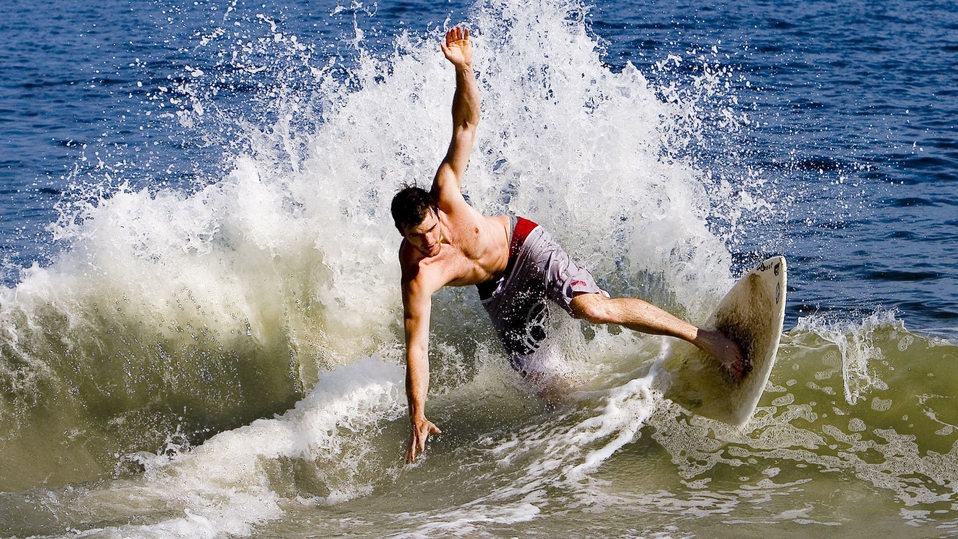 开云体育下载-东决关键战启示录，厄瓜多尔式全面压制，尤文图斯的战术迷思